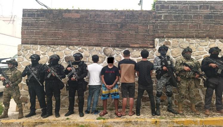 Marina y fuerzas de seguridad capturan a cuatro presuntos delincuentes en Acapulco