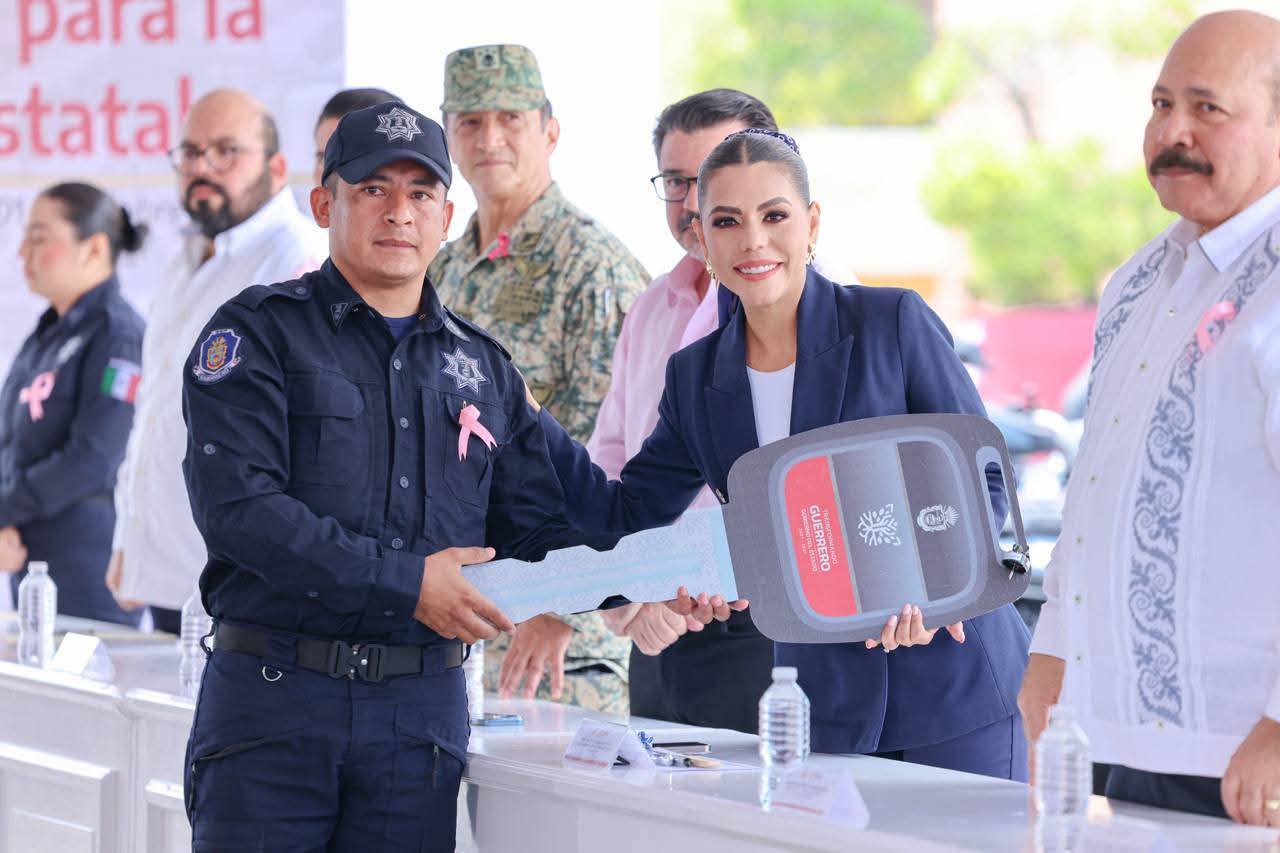 Evelyn Salgado refuerza la seguridad en Guerrero con entrega de 72 nuevas unidades a la Policía Estatal