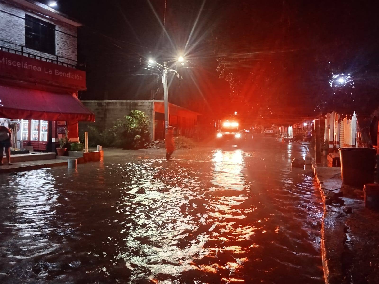 Lluvias intensas y vientos fuertes provocan afectaciones en Acapulco