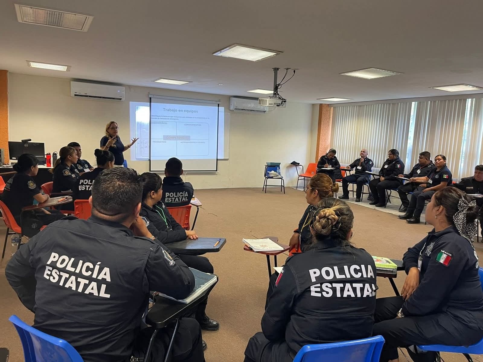 Guerrero fortalece la profesionalización policial con nuevos cursos en la UNIPOL