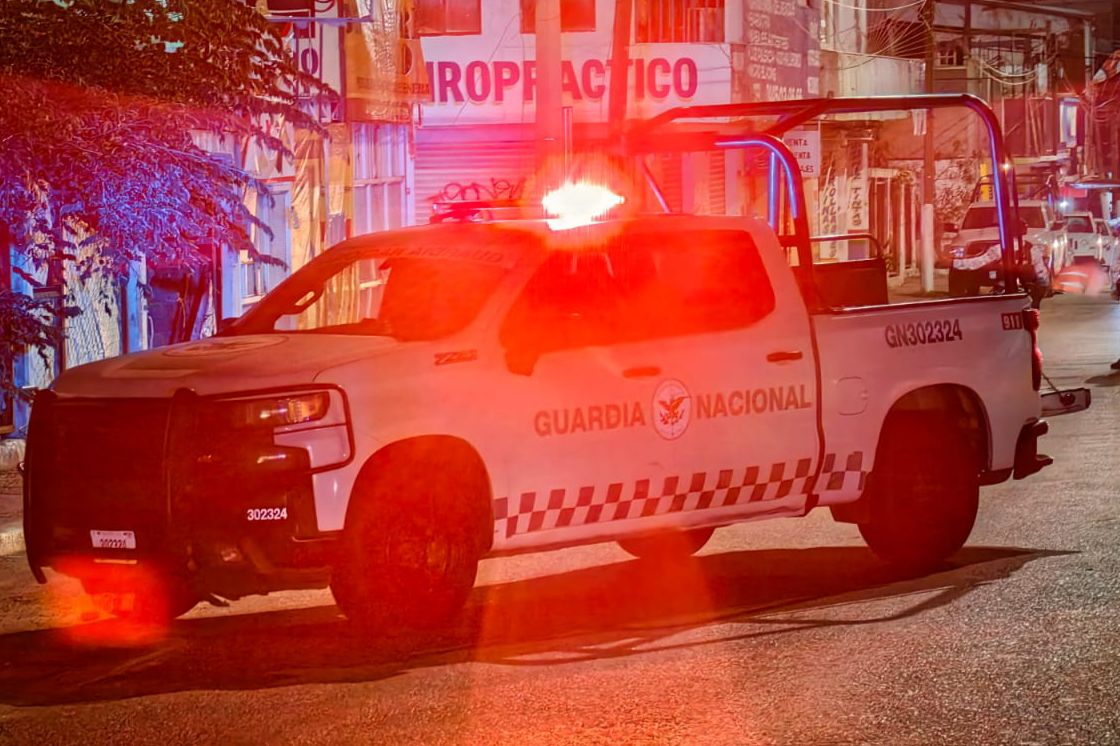 Asesinan a una mujer en Paso Texca, en Acapulco; hallan mensajes y casquillos de armas largas en la escena