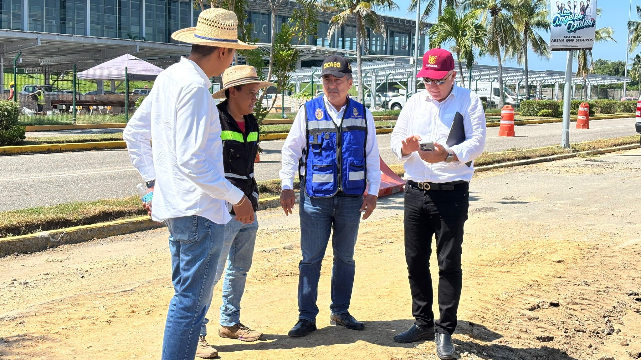 Avanzan los trabajos de rehabilitación en el Boulevard de las Naciones en Acapulco; autoridades supervisan avances en tramo del aeropuerto