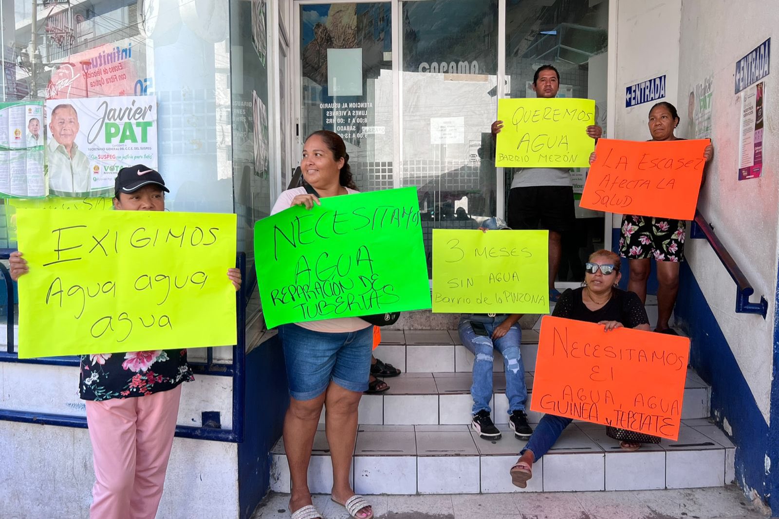 Vecinos de Barrios Históricos de Acapulco toman las oficinas de CAPAMA ante la falta de agua potable