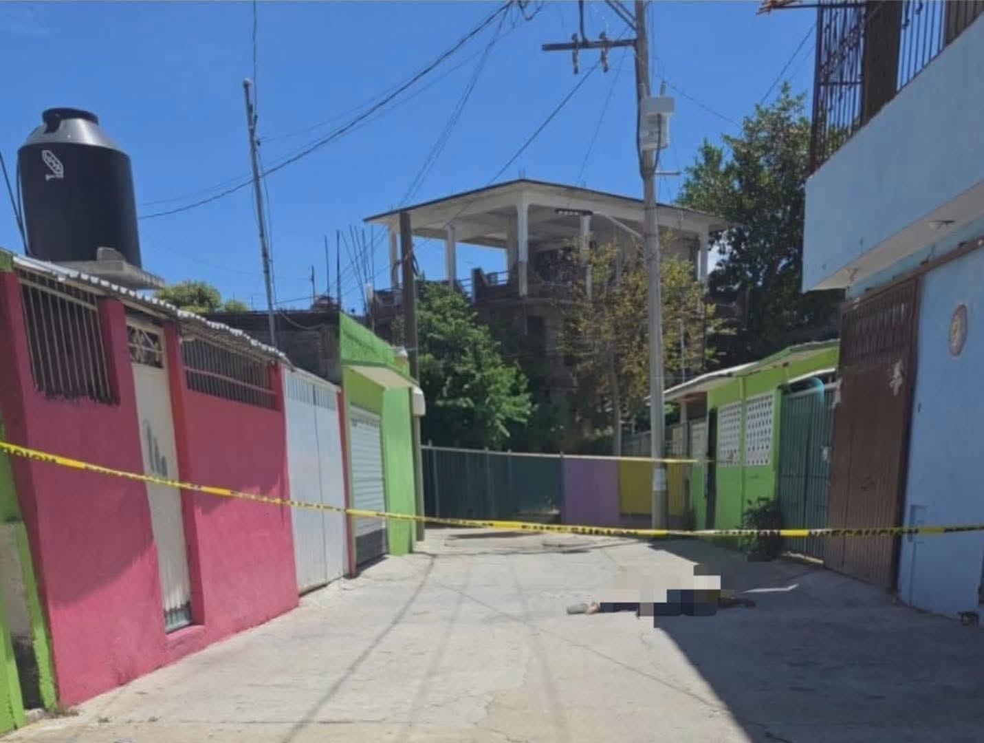 Asesinan a balazos a un joven tras intensa persecución en Ciudad Renacimiento, en Acapulco