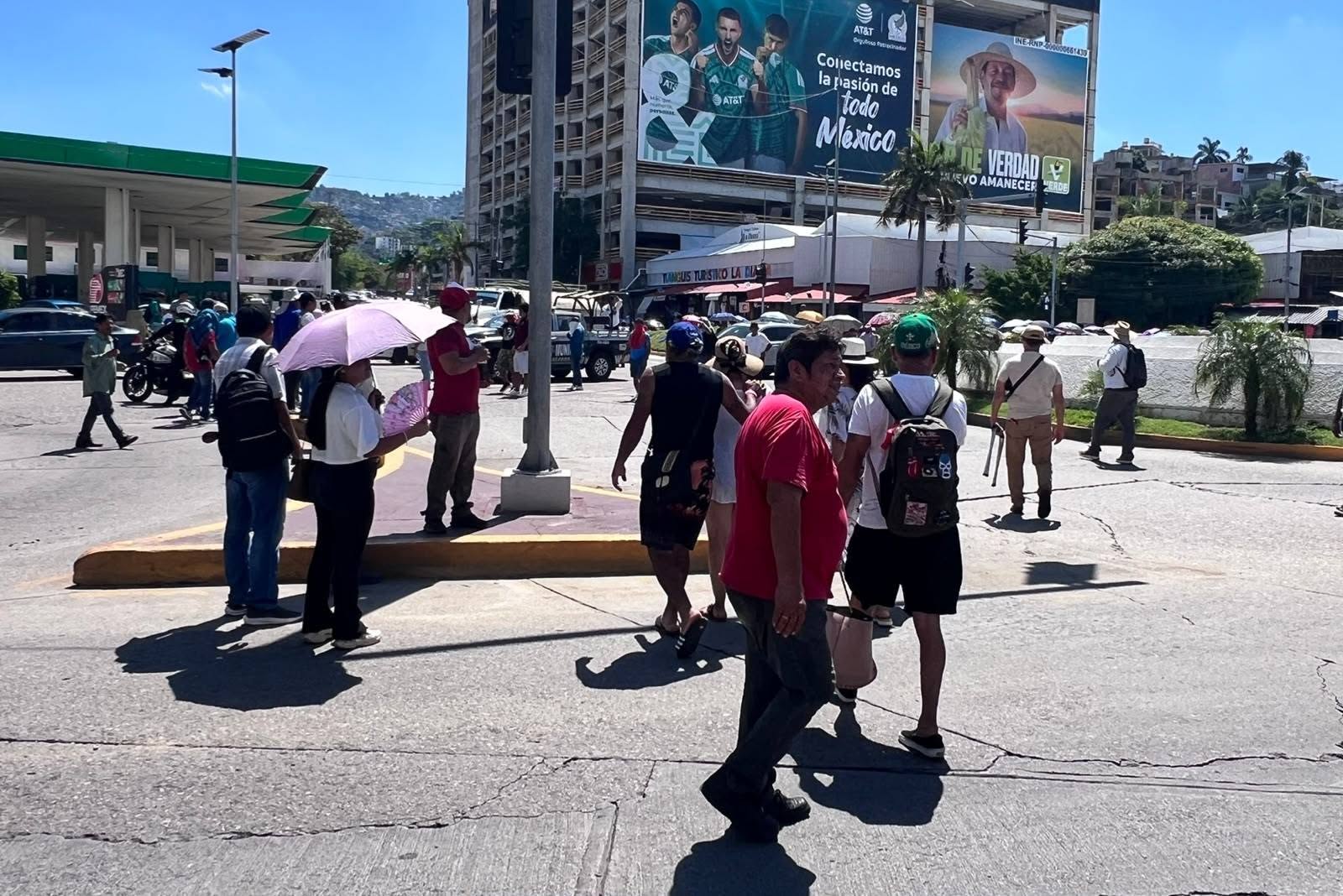 Bloquea CETEG la Costera de Acapulco; exigen mesa de trabajo directa con la presidenta Claudia Sheinbaum