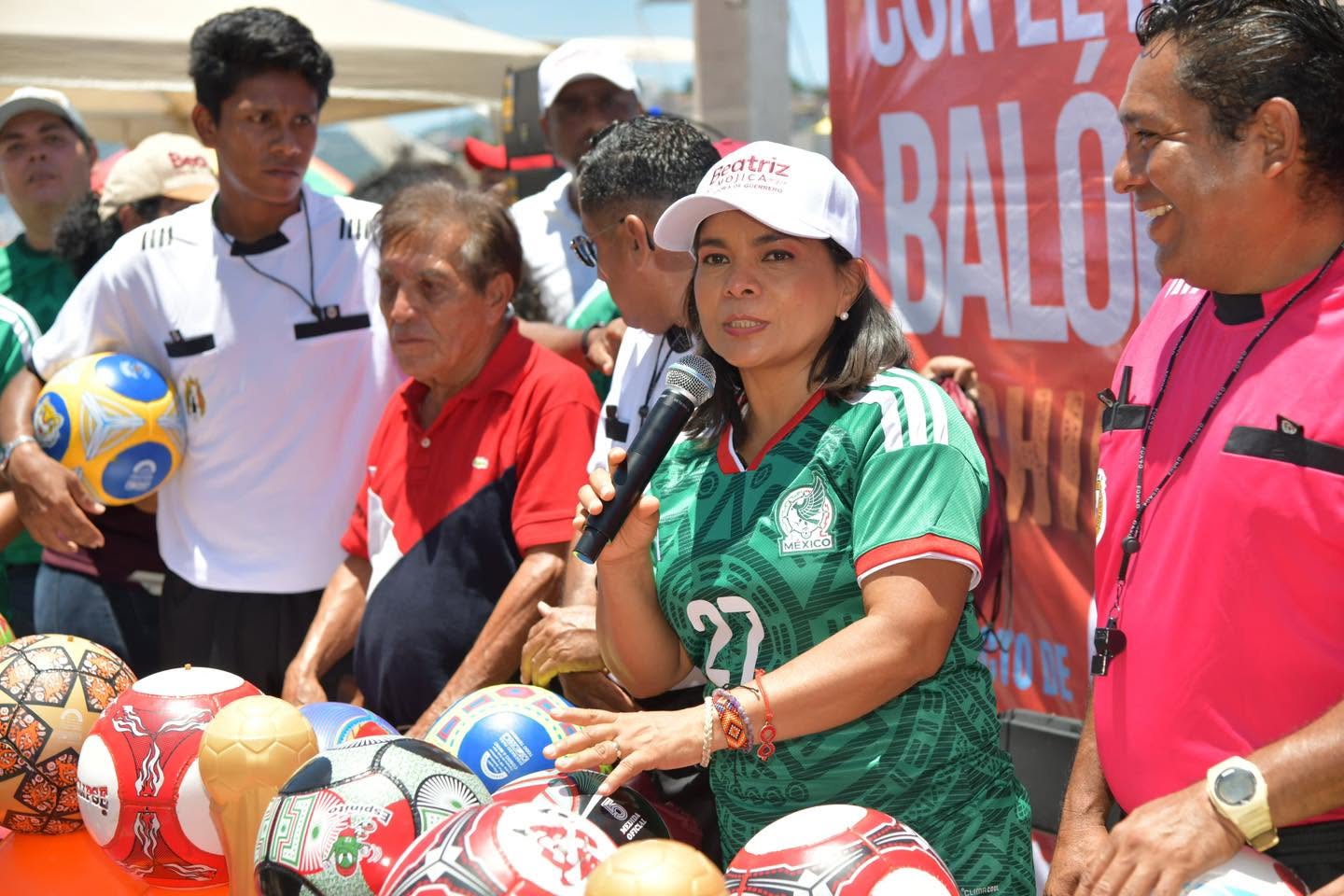 Impulsa Beatriz Mojica el deporte y la economía local con «Torneo de Dominadas» en Acapulco