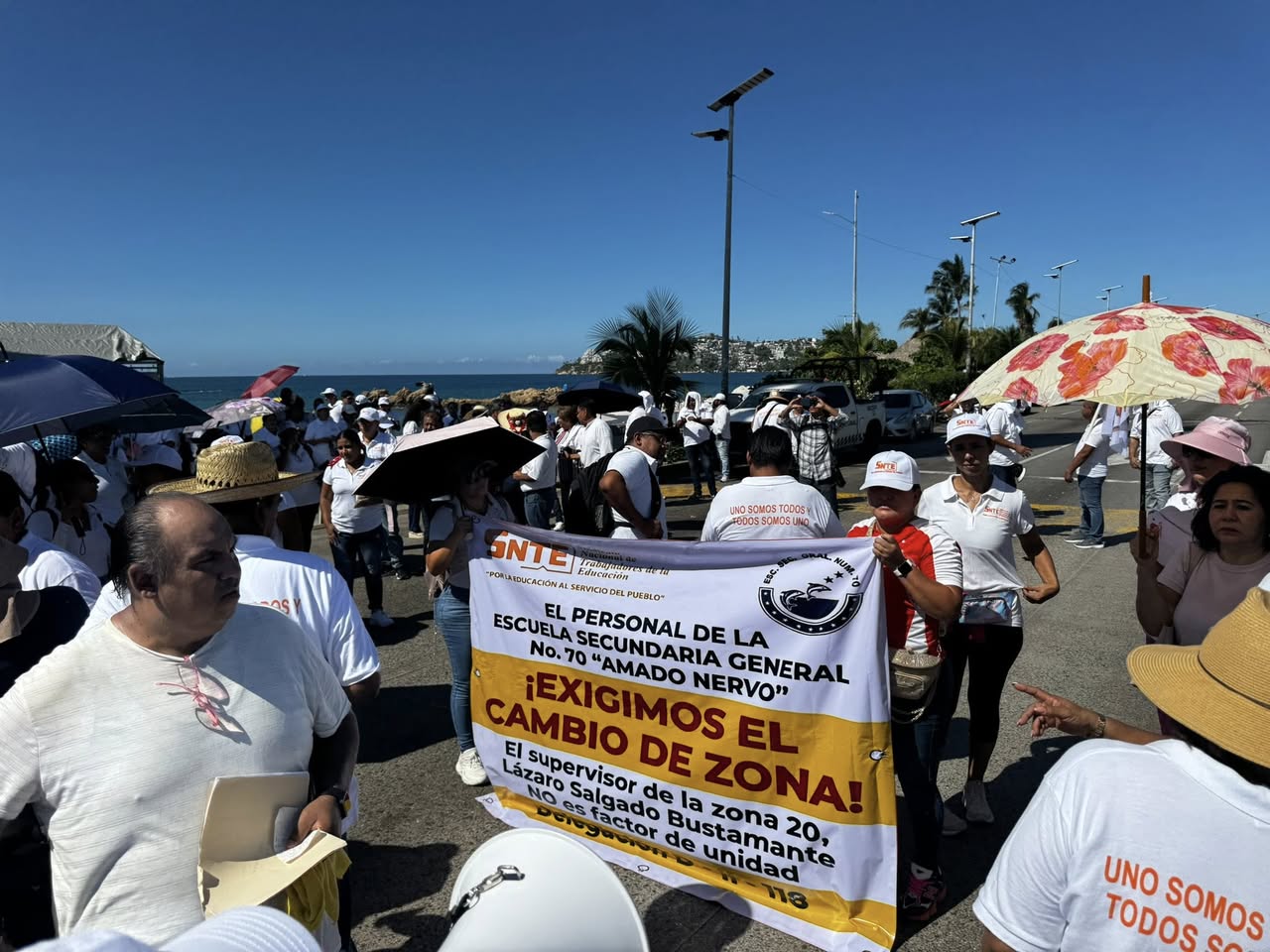 Magisterio colapsa la Costera en Acapulco; SNTE advierte paro total por adeudos de la SEG