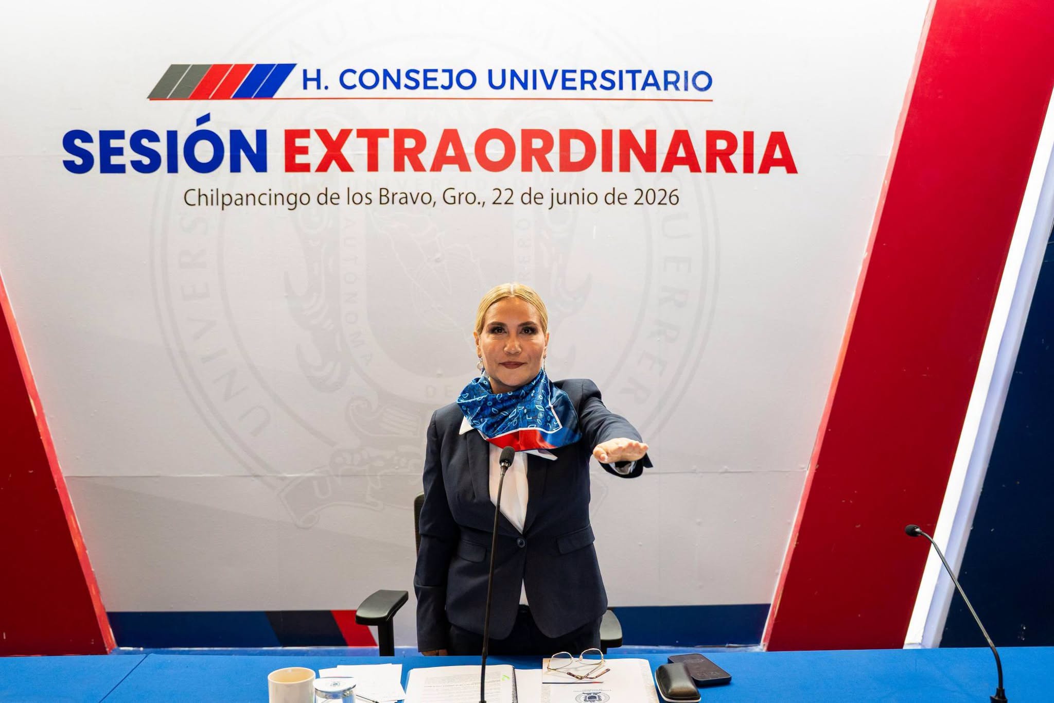 Hecho histórico en la UAGro: Aprueban licencia de Javier Saldaña; Leticia Jiménez asume la Rectoría