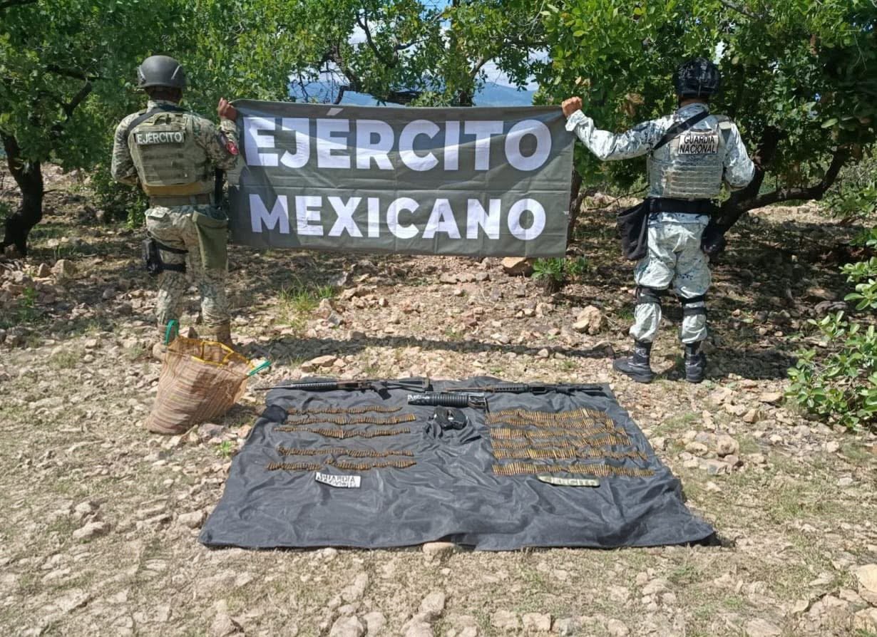 Decomisan armas largas y una corta en la montaña de Guerrero; Ejército y Guardia Nacional despliegan operativo en la Montaña