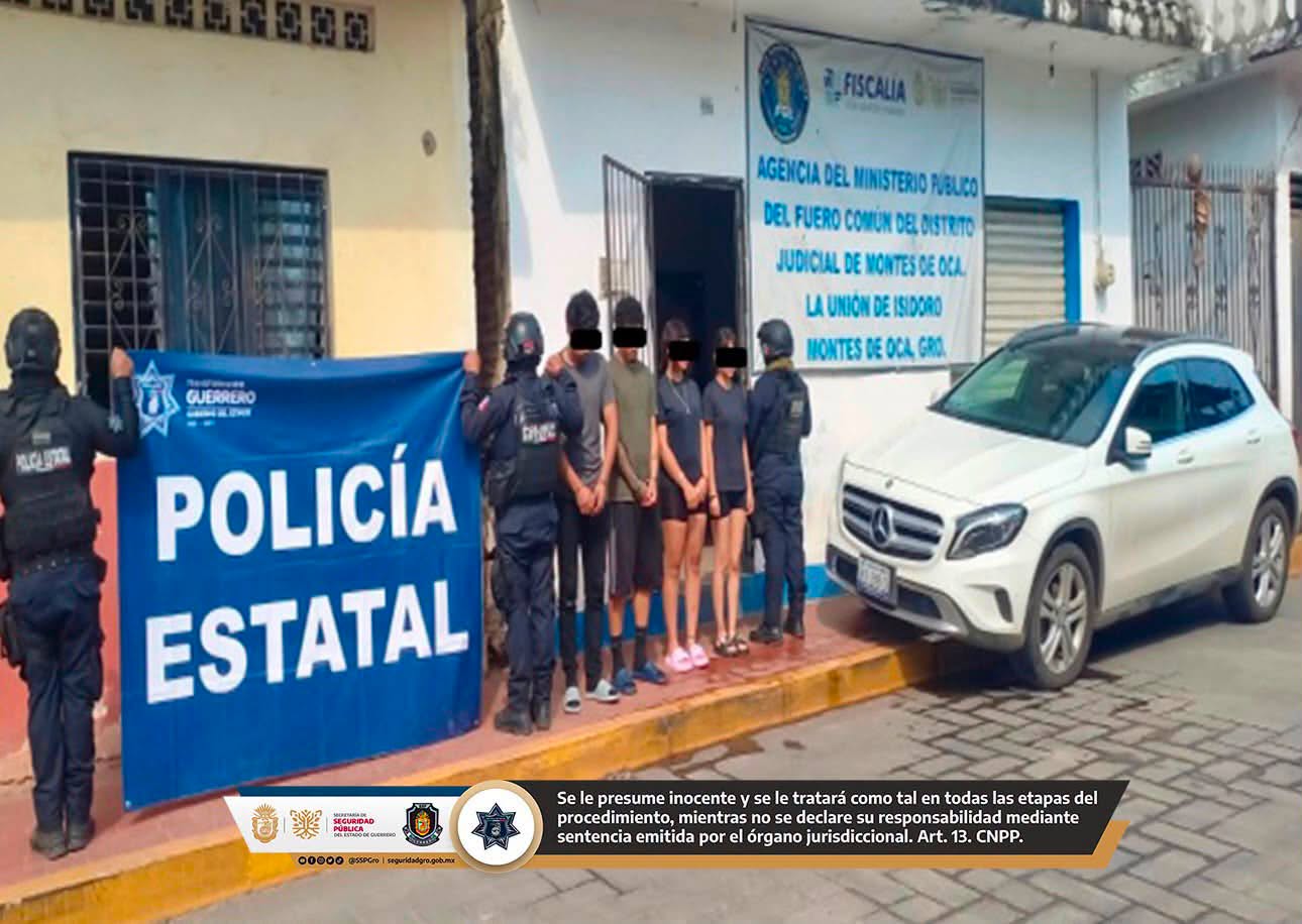 Detectan auto robado mediante arco REPUVE en La Unión; Policía Estatal de Guerrero asegura a cuatro tripulantes