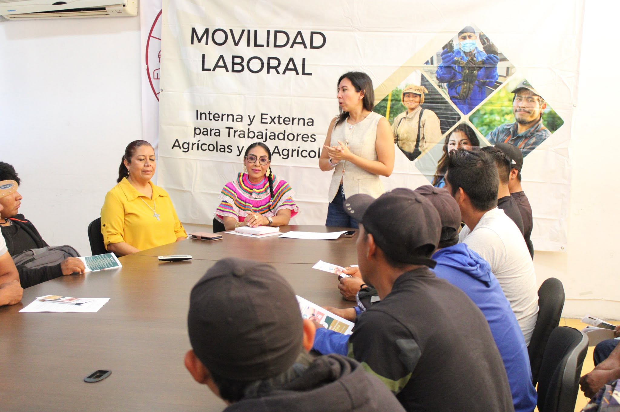 Impulsa Evelyn Salgado migración legal: Envían a 50 jornaleros agrícolas guerrerenses a campos de Estados Unidos