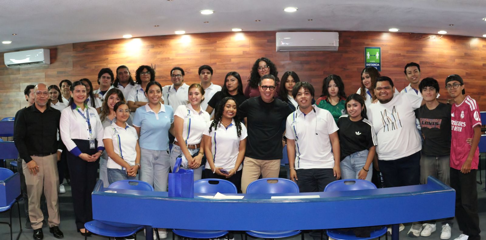 René Posselt Aguirre imparte dinámica ponencia a universitarios sobre «Manejo de crisis en redes sociales»