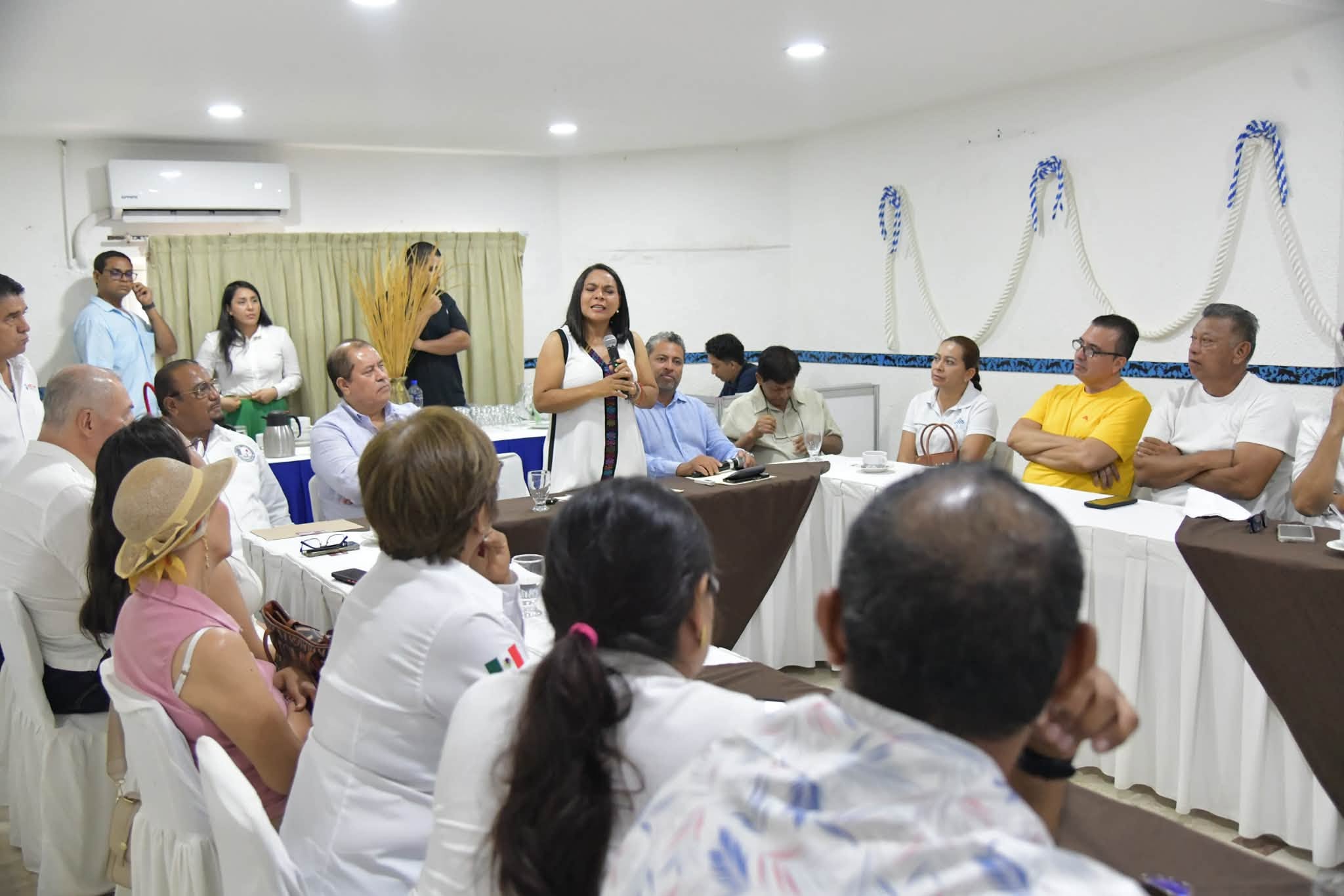 Convoca Beatriz Mojica al sector turístico de Acapulco a trazar una ruta integral de desarrollo sustentable