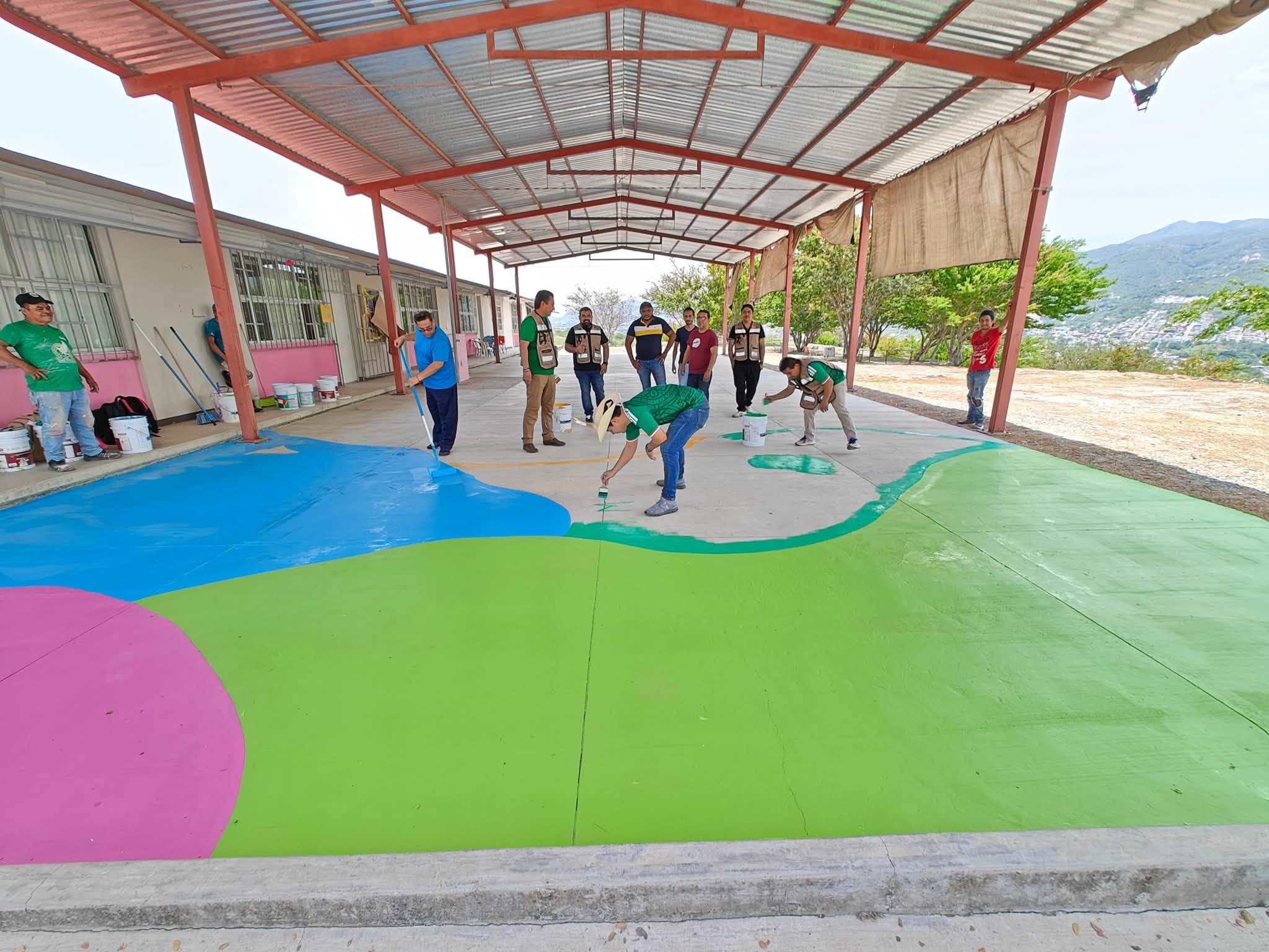Jornadas Comunitarias encabezadas por el gobierno de Evelyn Salgado dignifica escuelas de Chilpancingo con brigadas de mantenimiento integral
