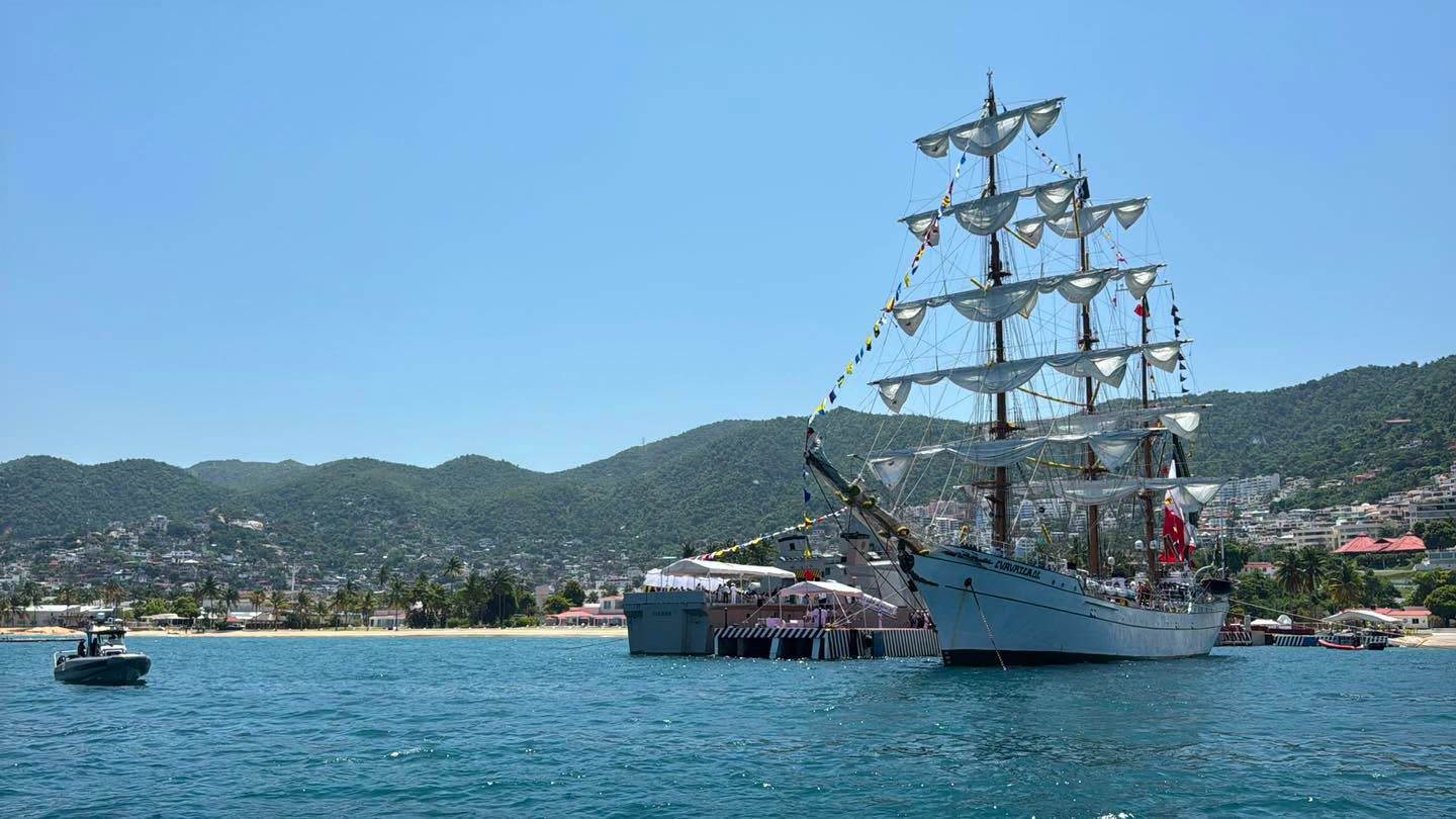 Zarpa desde Acapulco el Buque Escuela Cuauhtémoc tras reparaciones por su reciente accidente en E.U.A.