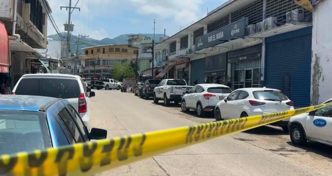 Asesinan a balazos a un hombre al interior del bar El Mara en la colonia Centro de Acapulco