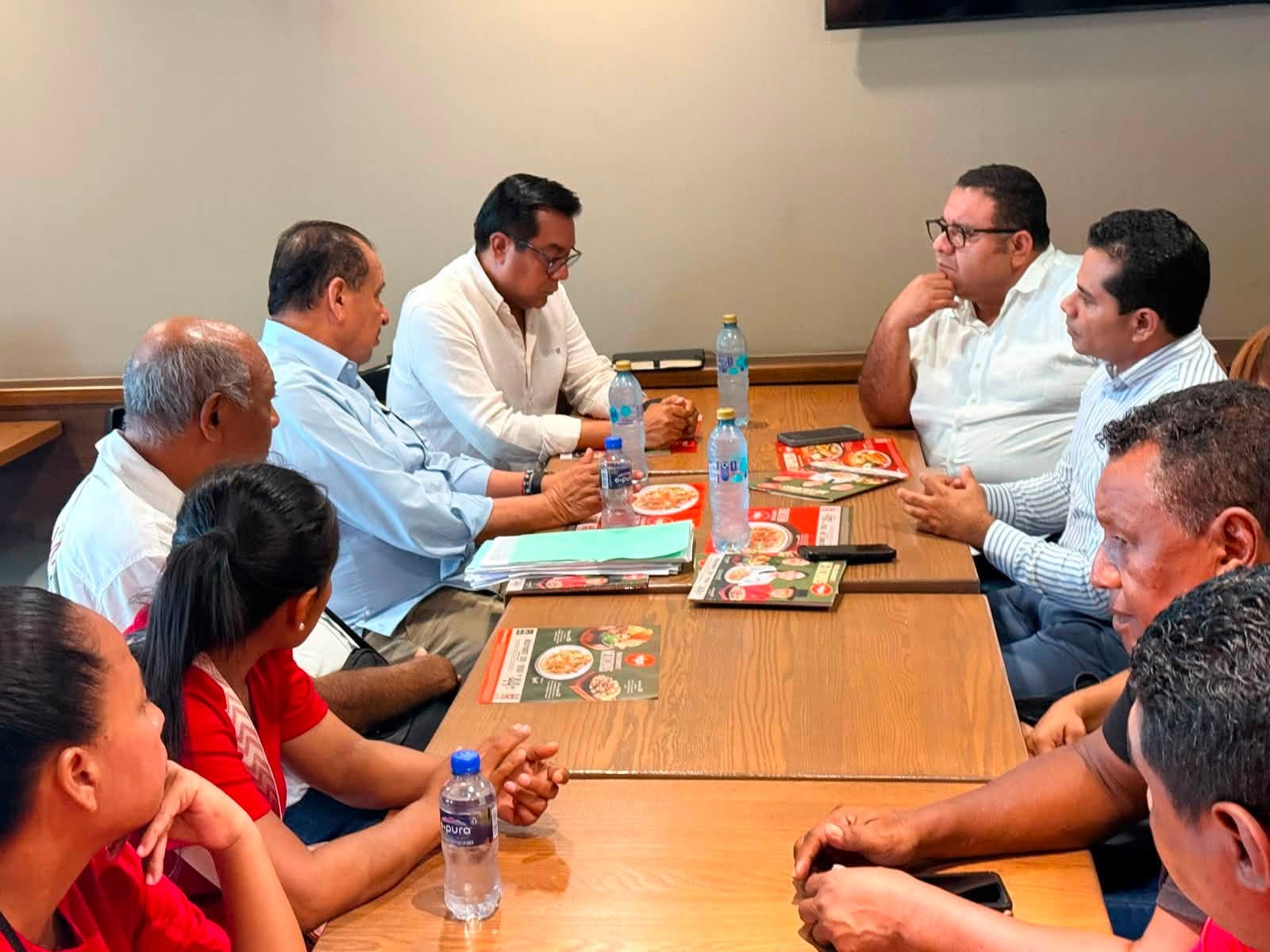 Instala Gobierno de Guerrero mesas de diálogo entre directivos del Holiday Inn Acapulco Amarea y ex trabajadores para fortalecer la estabilidad laboral