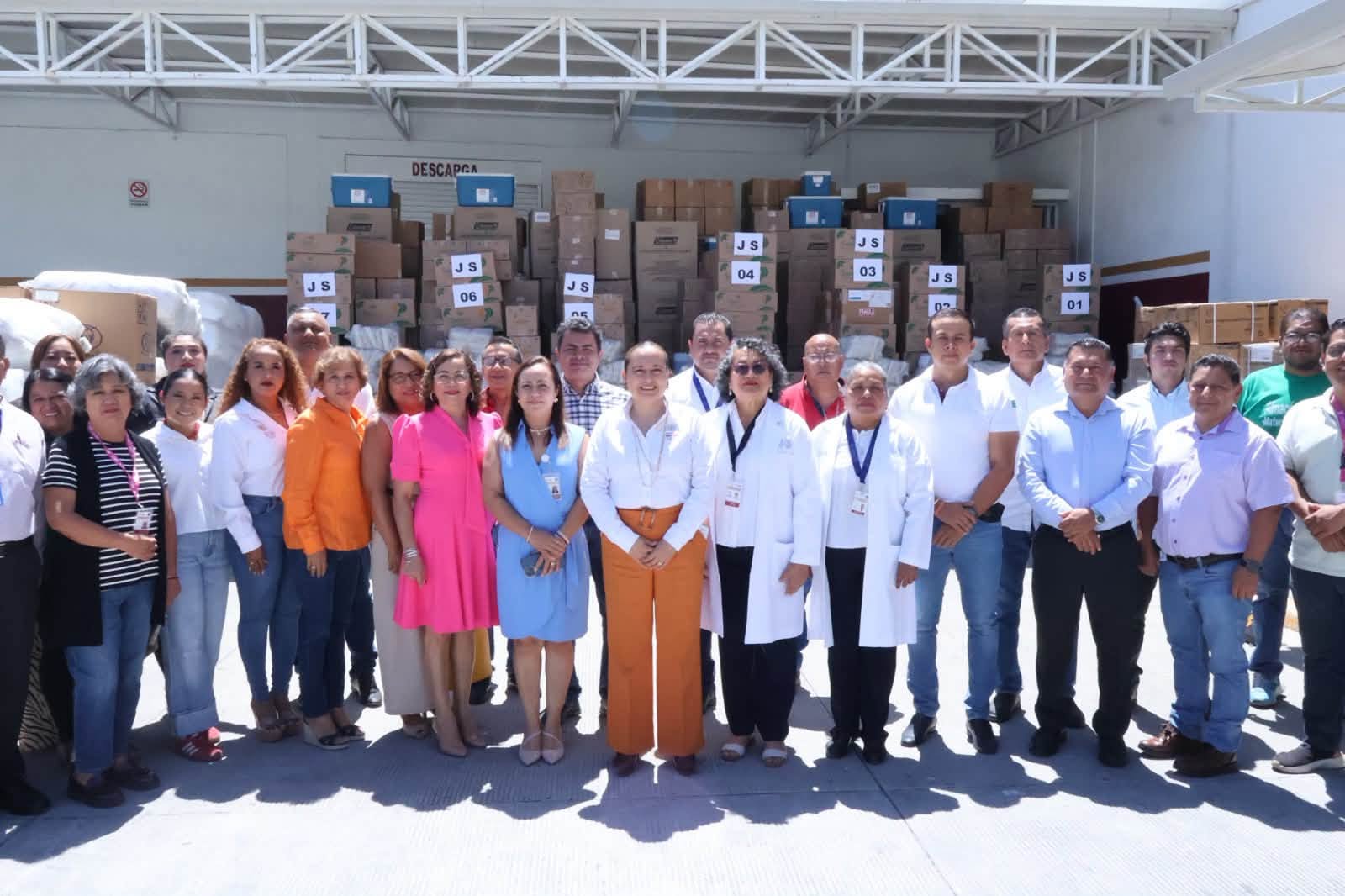 Entrega Secretaría de Salud de Guerrero insumos médicos, material de curación y kits de limpieza a las siete jurisdicciones sanitarias