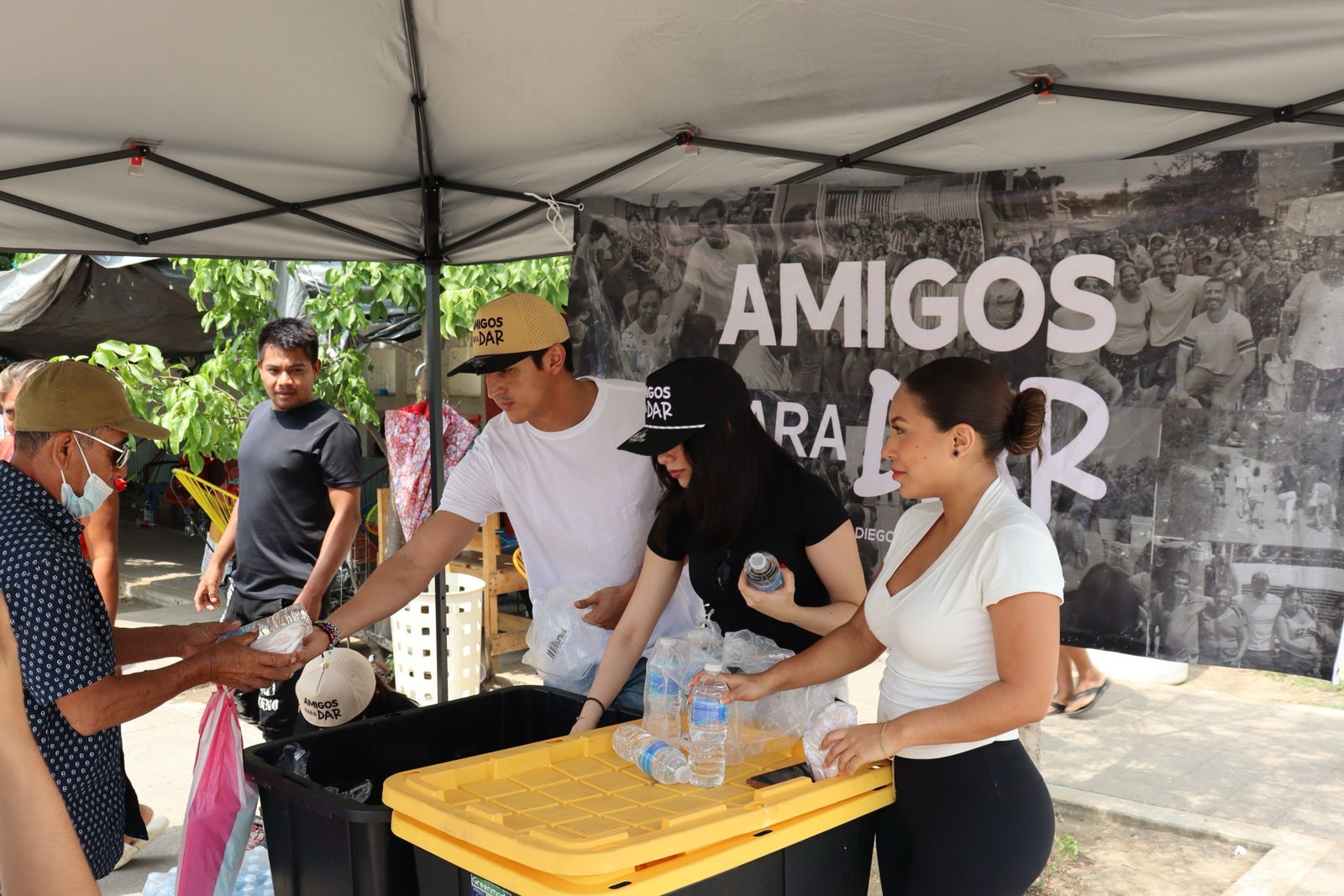 Fundación Amigos para DAR A.C. entrega alimentos a familiares y pacientes en el Hospital General “El Quemado” de Acapulco