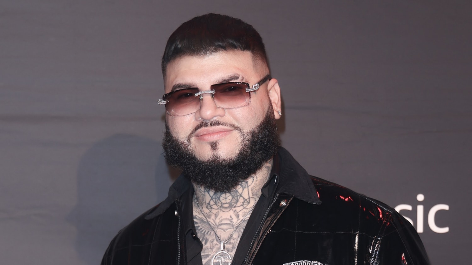 Farruko deja la religión y arremete contra iglesias cristianas ¡porque lo querían solo por su dinero!