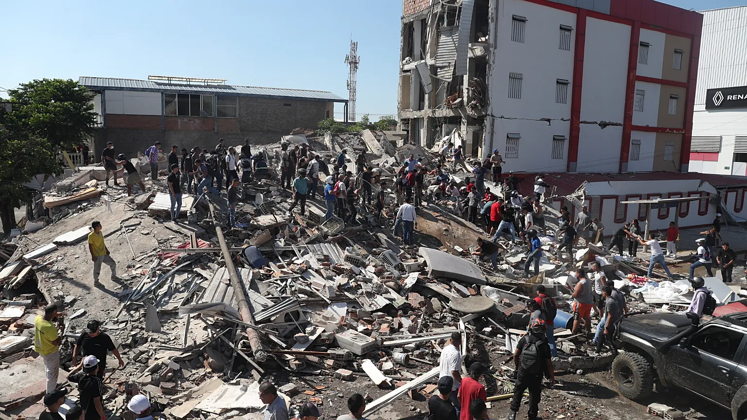 Sismo de 7.4 sacude Colombia; reportan al menos 77 muertos y graves daños
