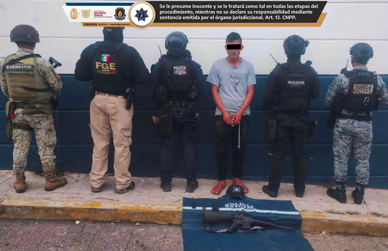 Concretan fuerzas de seguridad cuatro detenciones, aseguramiento de armas, drogas y vehículos robados en Acapulco y Eduardo Neri