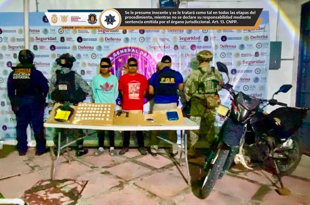Detienen a dos personas y aseguran arma y probable droga durante operativo en Chilpancingo