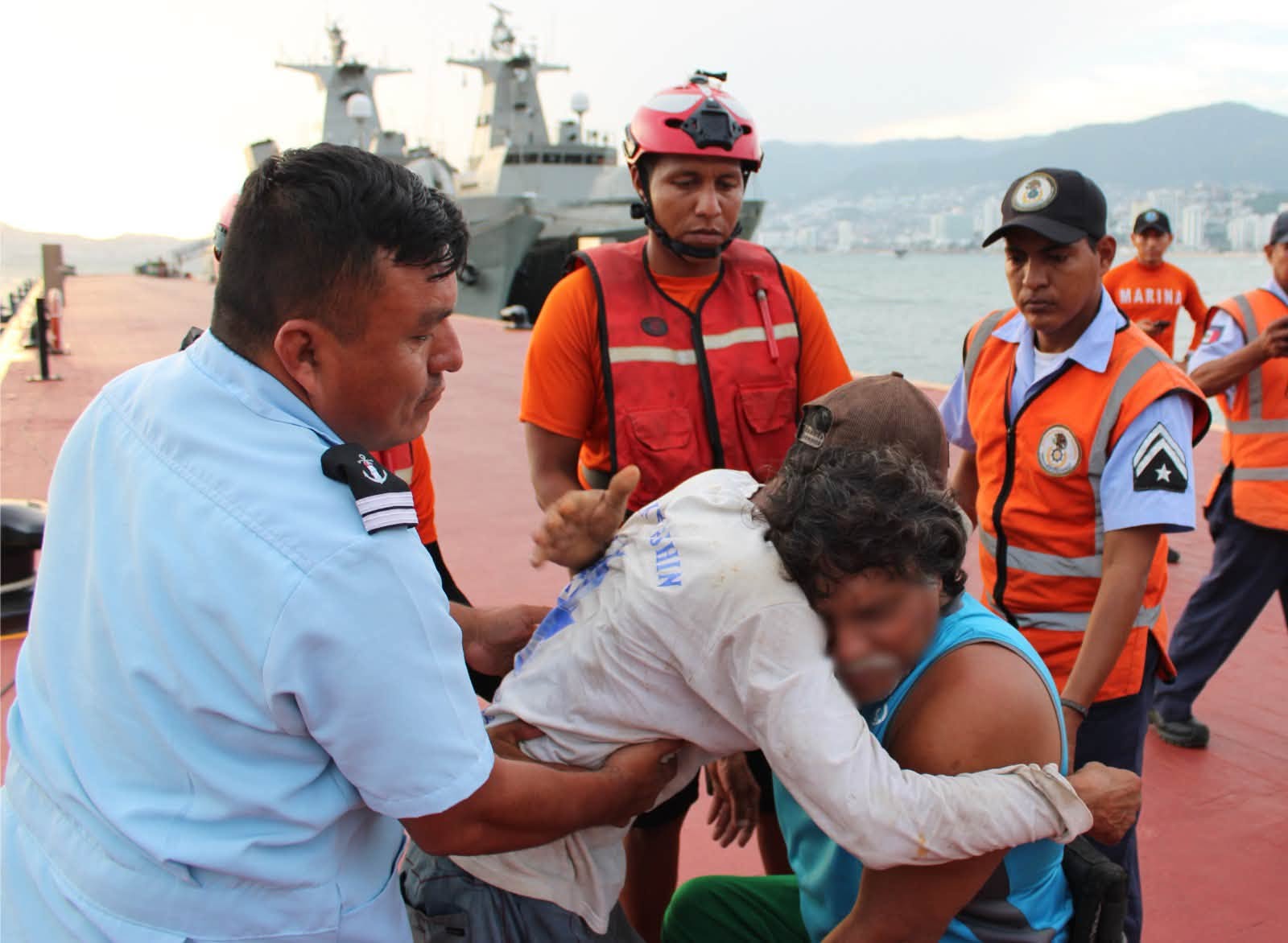 Marina rescata a pescador que quedó a la deriva frente a las costas de Acapulco