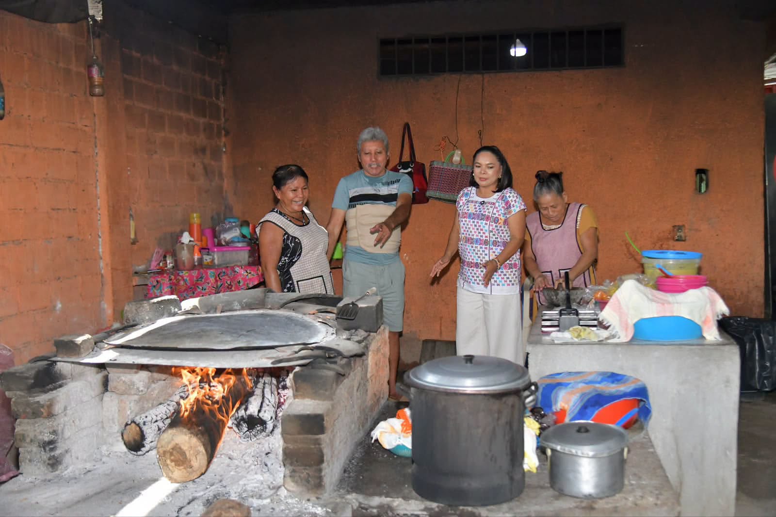 Beatriz Mojica agradece a restaurantero de San Marcos por corrido que le compuso