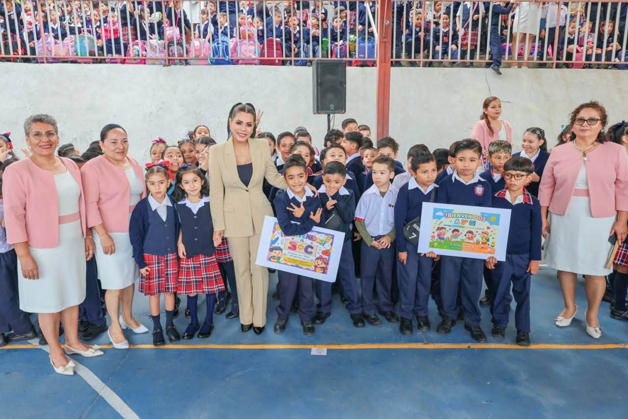 Más de 900 mil estudiantes regresan a clases en Guerrero; Evelyn Salgado encabeza inicio del ciclo escolar