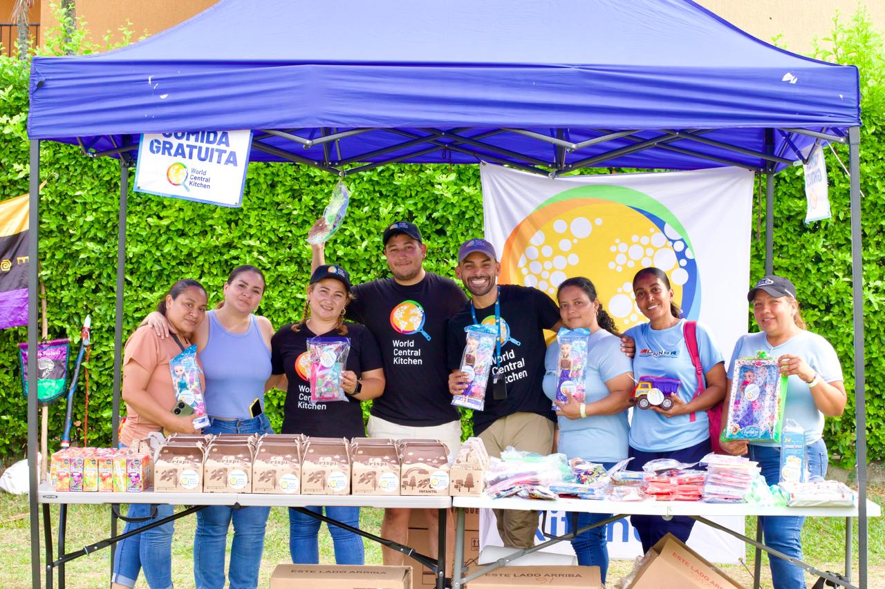 Mario Radilla Flores forma parte de la misión de World Central Kitchen para rescatar la esperanza de las infancias en Colombia tras el devastador terremoto