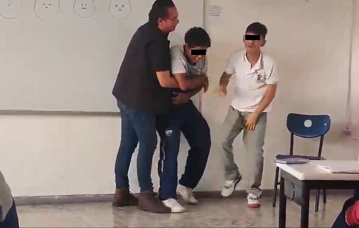 Separan de su cargo a maestro de secundaria en Guanajuato por conductas inapropiadas con alumnos; video se vuelve viral en internet