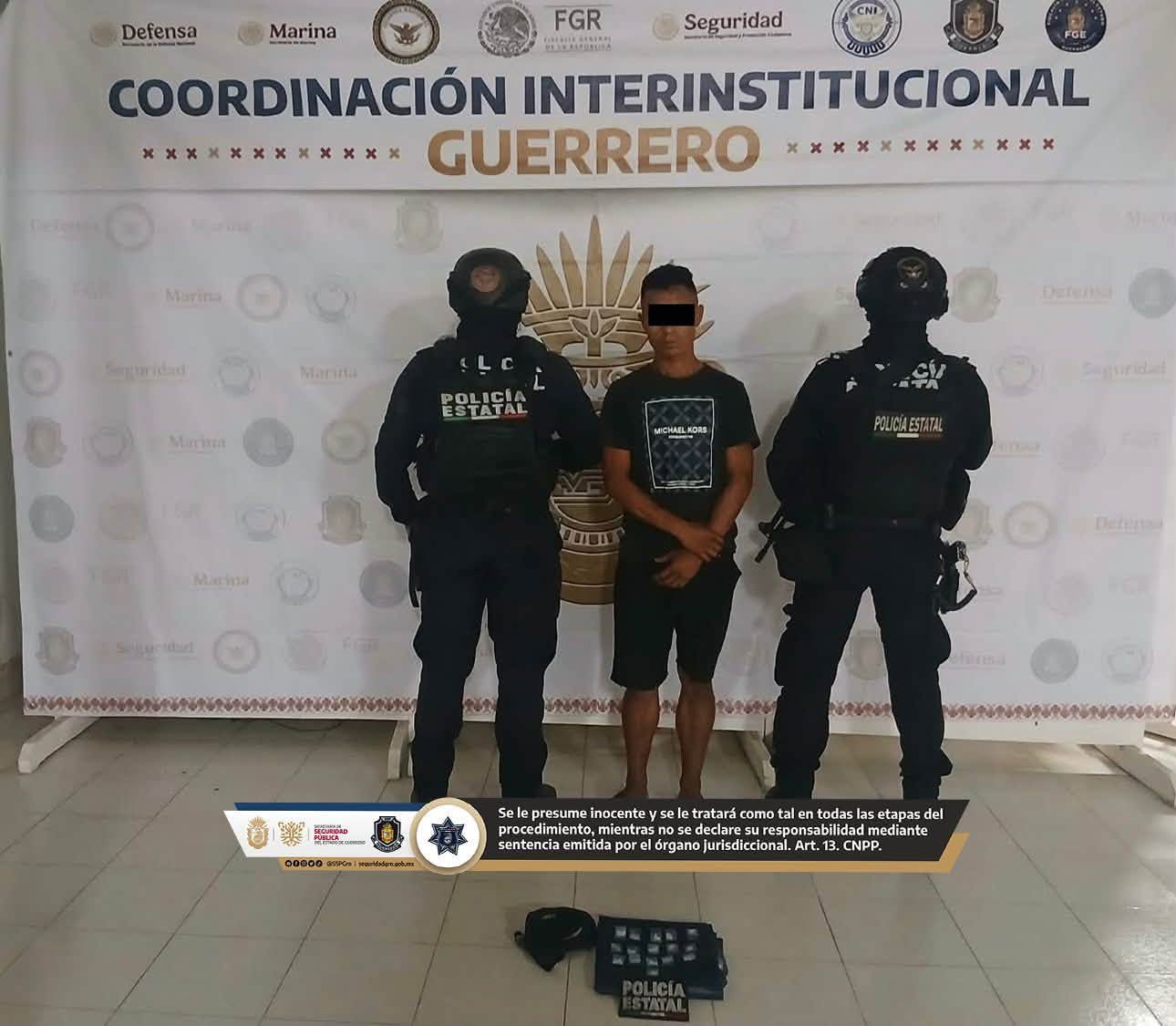 Detienen a dos personas y aseguran presunta droga y vehículos en Igualapa