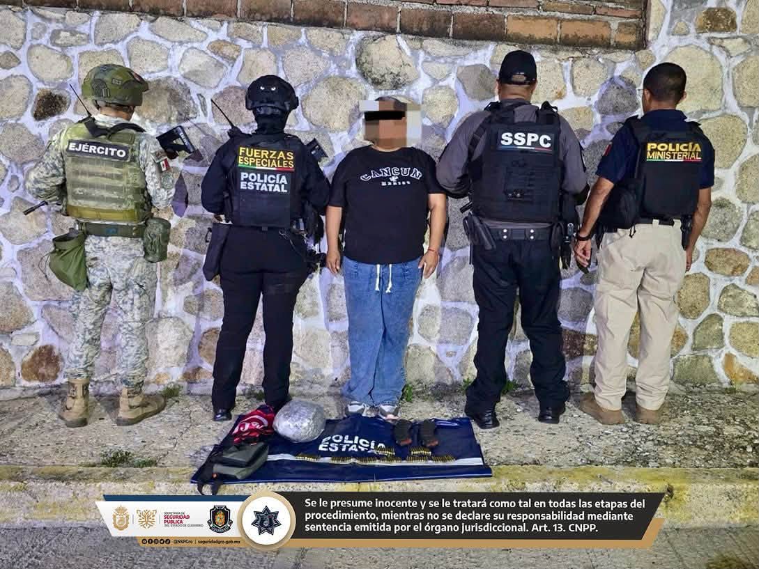 Detienen a mujer con 80 cartuchos y presunta marihuana en la Costera de Acapulco