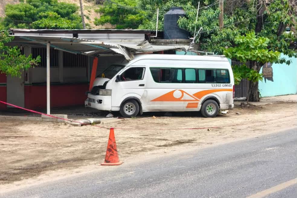 Asesinan a balazos a chofer de una urvan en Los Órganos, Acapulco