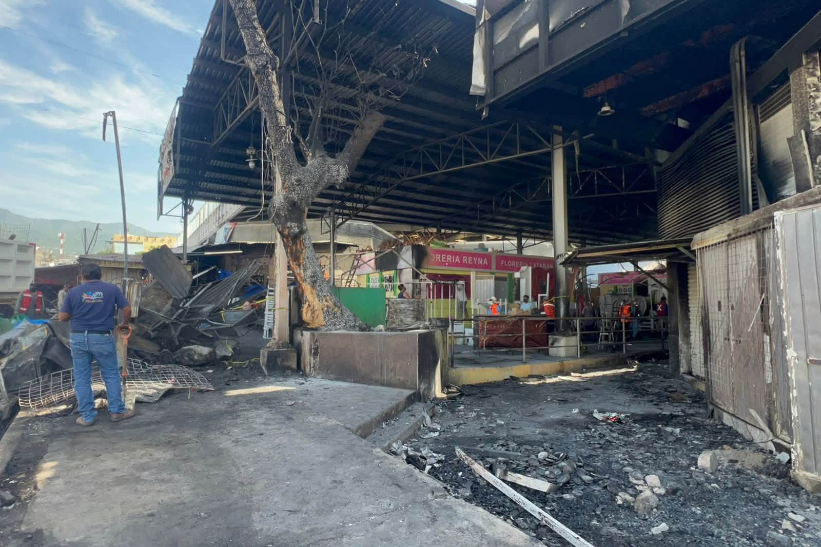 Aumenta a 108 el número de locales afectados por incendio en el Mercado Central de Acapulco
