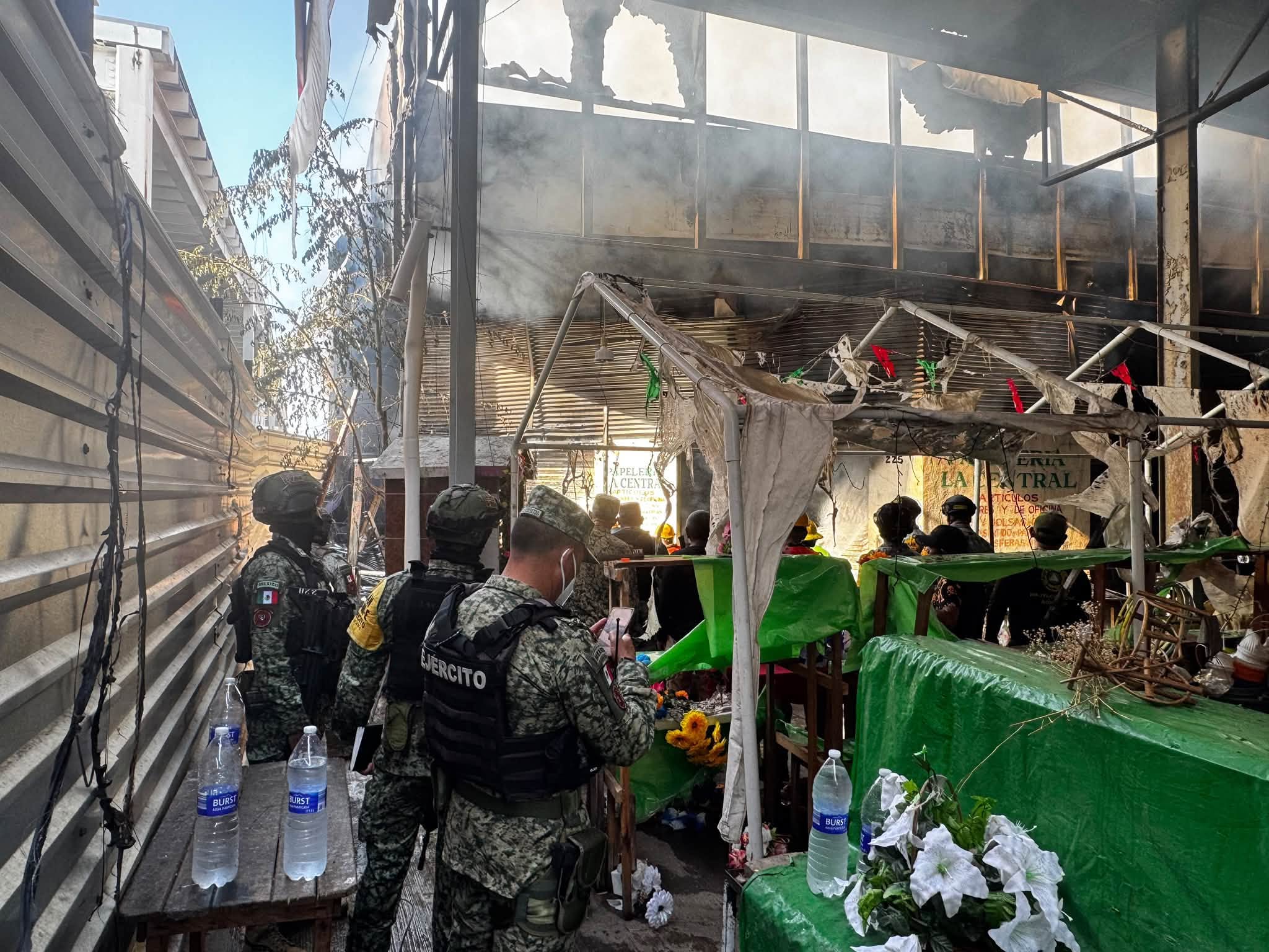 Los 108 locales incendiados del Mercado Central de Acapulco no son habitables; advierten riesgo de colapso
