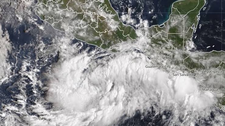 Se forma la tormenta tropical Rachel frente a Guerrero; prevén lluvias intensas y oleaje de hasta tres metros