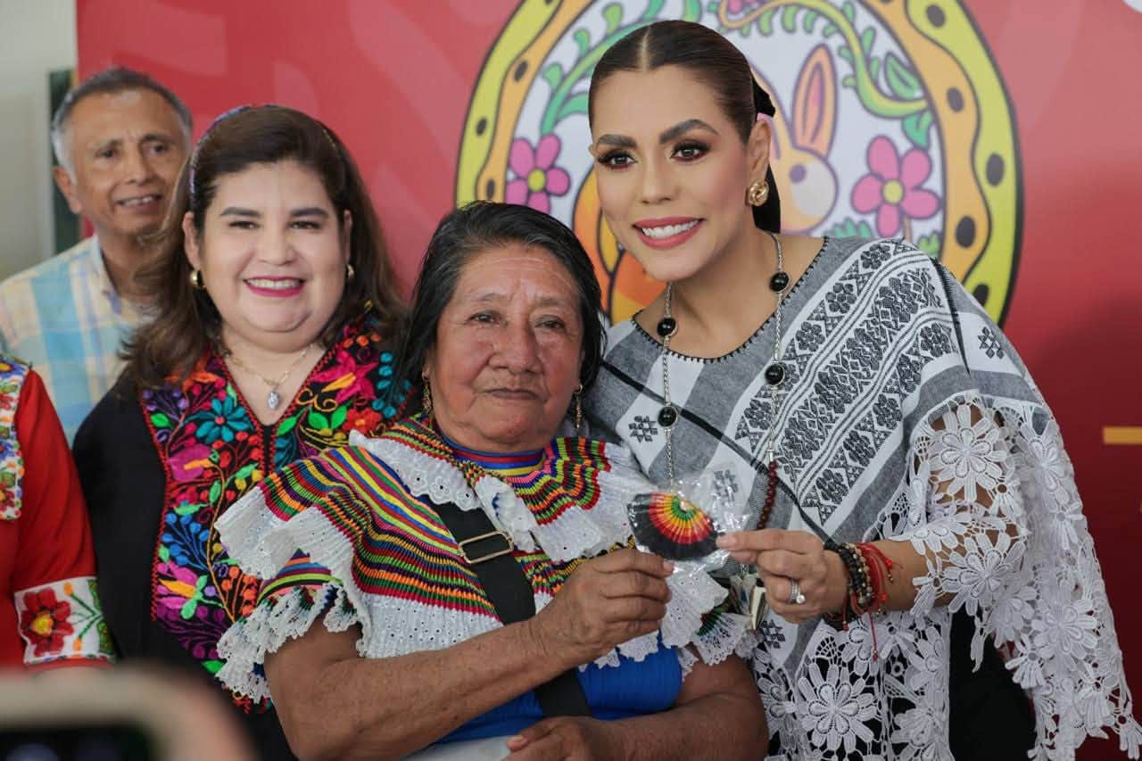 Premia Evelyn Salgado a 25 artesanos de Guerrero por preservar técnicas y tradiciones de sus comunidades