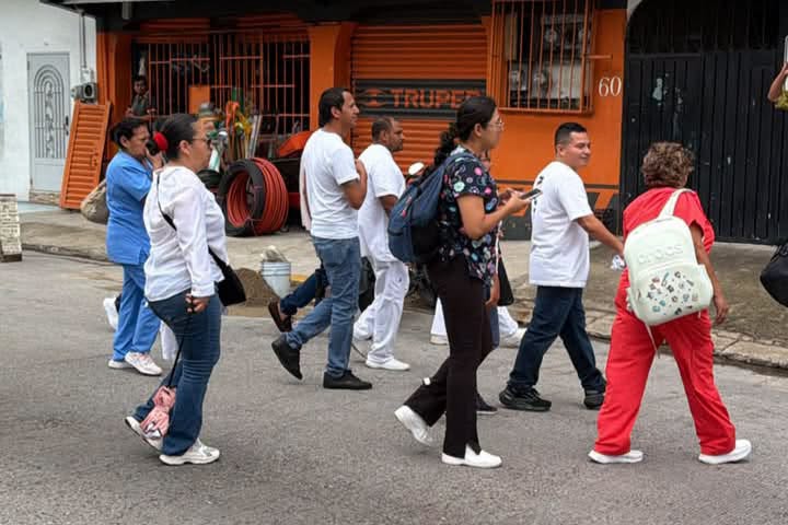 Trabajadores del IMSS marchan nuevamente en Acapulco; exigen insumos, mejores salarios y más personal