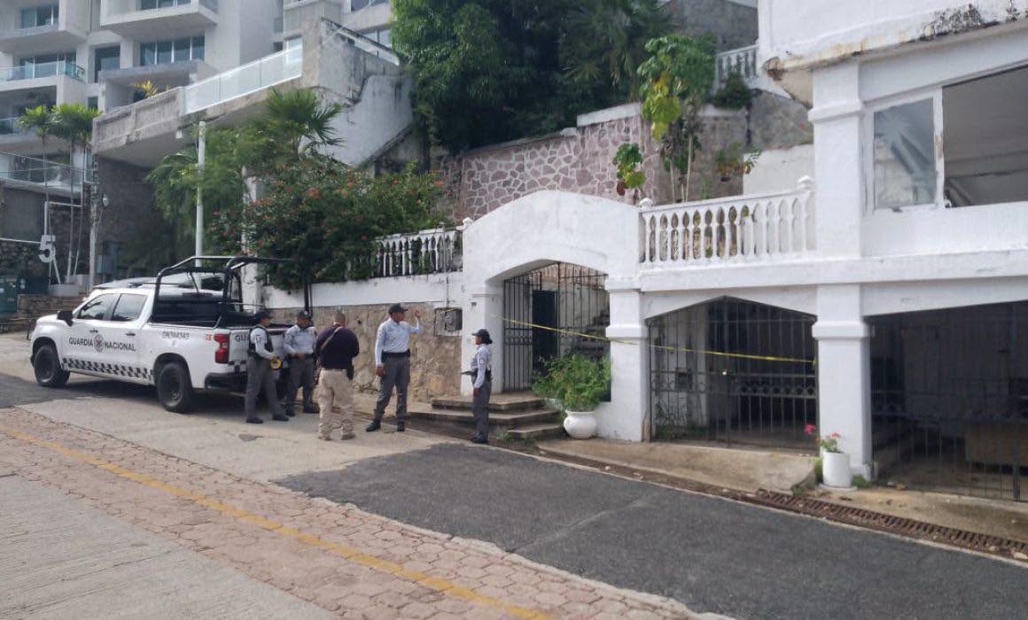 Localizan cuerpo en avanzado estado de descomposición dentro de una casa en el Guitarrón, en Acapulco