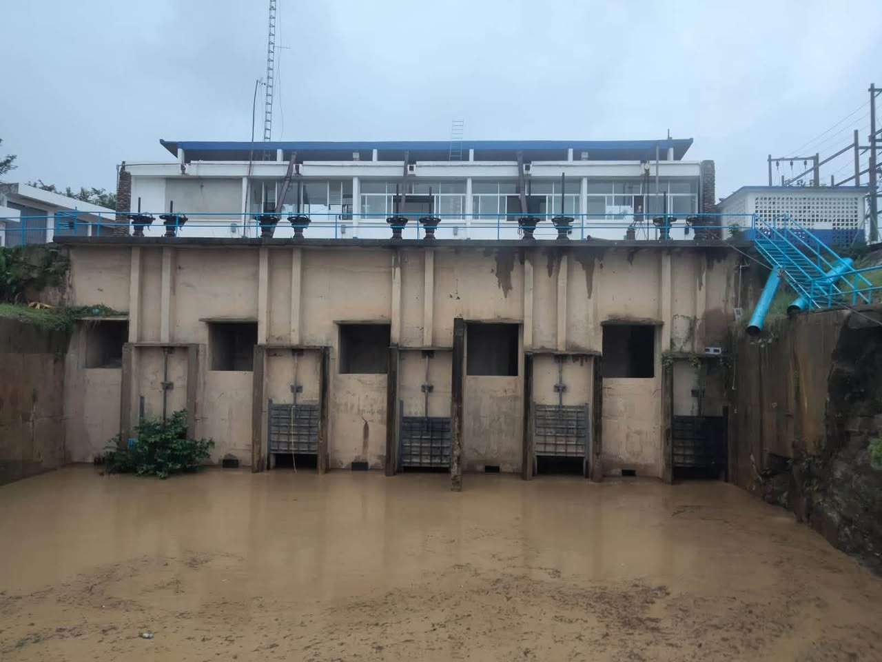 Acapulco se queda sin bombeo de agua potable por crecida del río Papagayo; Capama suspende sus tres sistemas de captación