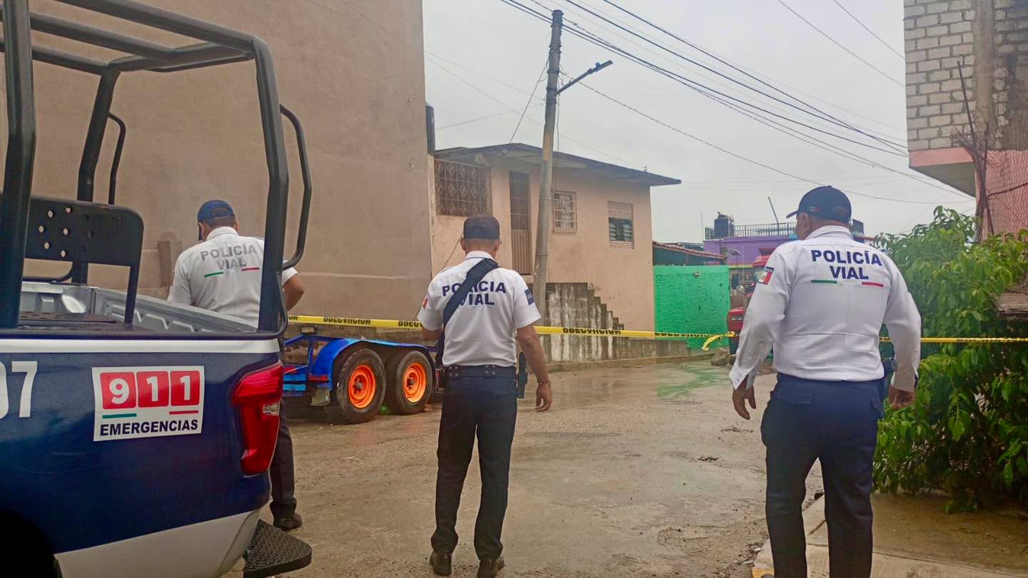 Hallan a hombre asesinado, atado de pies y manos y envuelto en una sábana en Acapulco