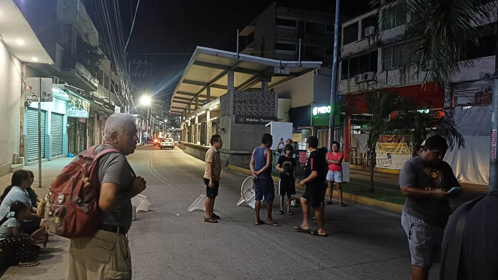 ¡Más de 300 familias sin luz! Vecinos bloquean avenida Cuauhtémoc en Acapulco por falla eléctrica