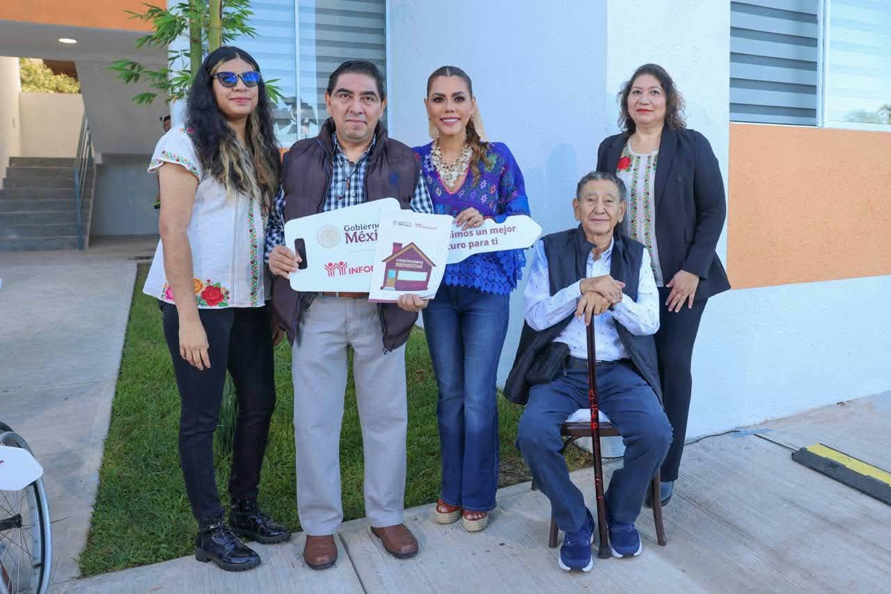 Evelyn Salgado entrega 128 viviendas en Iguala; Guerrero alcanza 26% de avance en programa habitacional
