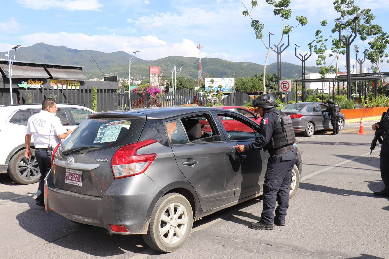 Refuerzan operativos de seguridad en Chilpancingo; revisan motocicletas y vigilan consumo de alcohol en la vía pública