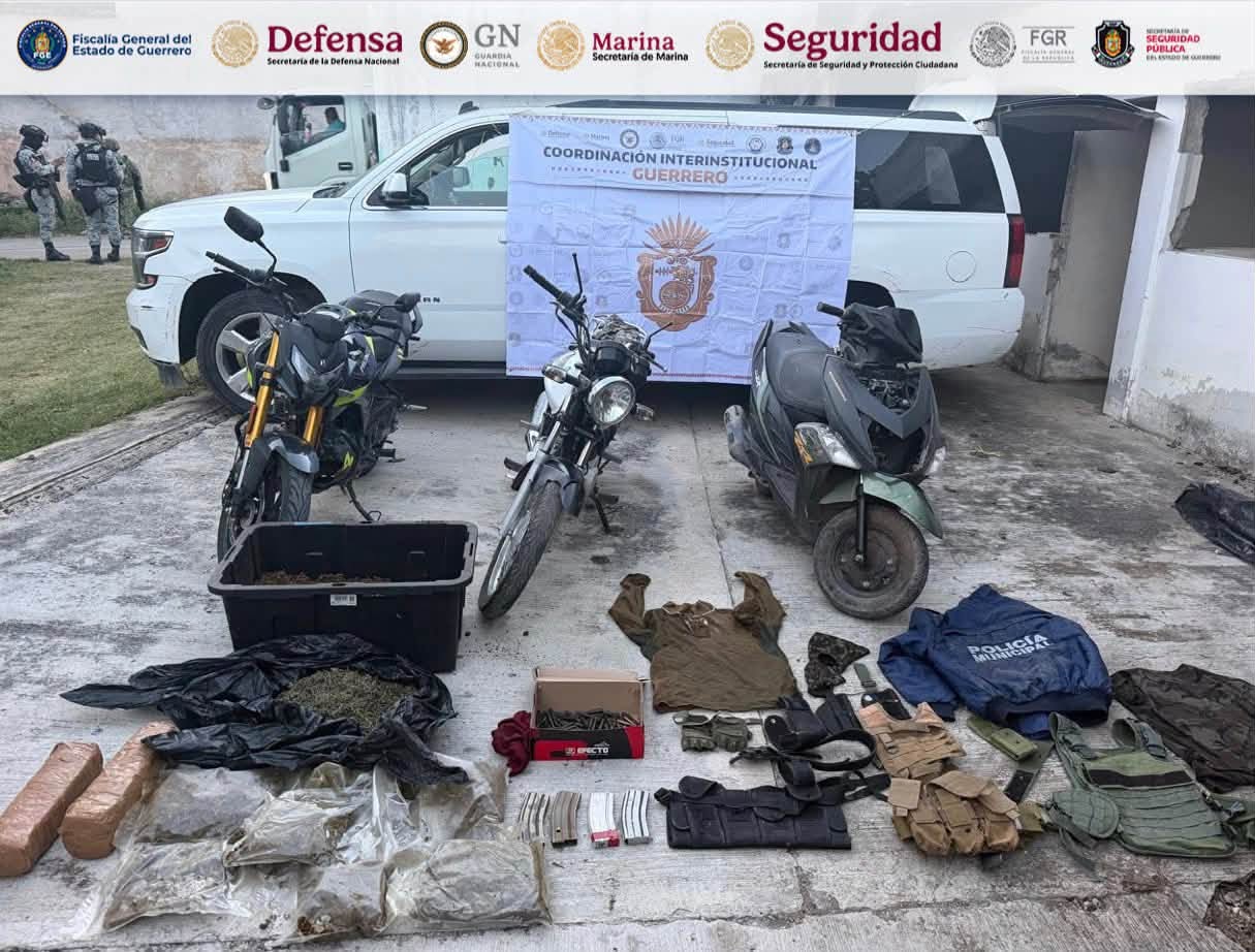Catean inmueble en Cocula y aseguran vehículos robados, droga, 115 cartuchos y equipo táctico