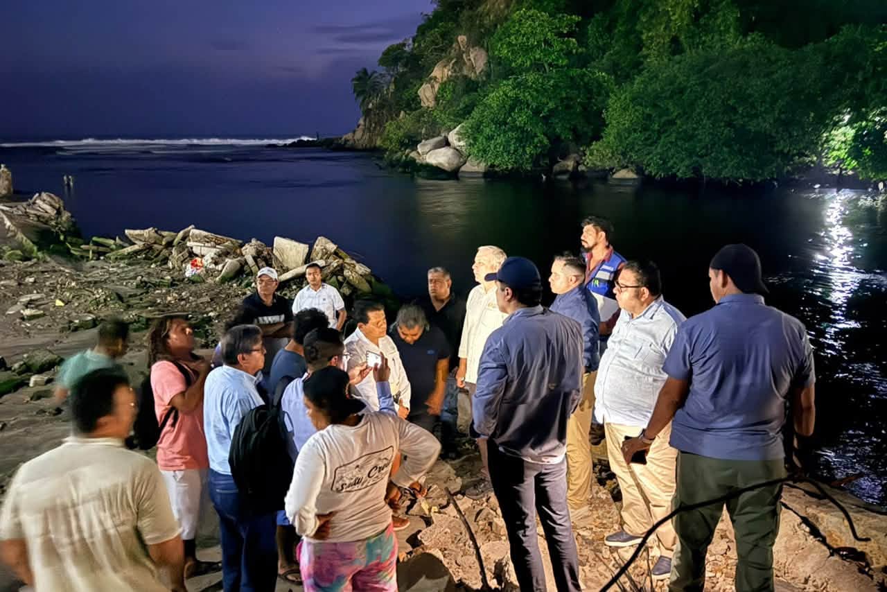Tras tres años de afectaciones, autoridades buscan recuperar Playa Revolcadero; comerciantes exigen soluciones en Acapulco